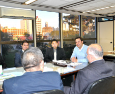 Embaixador do Panamá e comitiva visitam Ratinho Junior e expõem proposta de parcerias com o Paraná