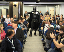 Jovens emprestam seu talento ao sucesso do Hackathon Paraná 2016 e Ratinho Junior agradece