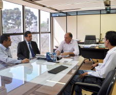 Novos e antigos gestores públicos se movimentam em busca de soluções aos municípios