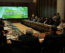 Ortega preside no Palácio Iguaçu a reunião do Conselho da COMEC em nome do governador Beto Richa