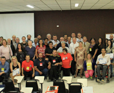 Ortega entrega Certificados da 6ª Conferência Estadual aos conselheiros do ConCidades Paraná