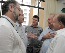 Benefícios à população do Programa “Internet para Todos”, mostrado pelo ministro Kassab, despertam atenção de secretários de Estado, deputados e prefeitos do Paraná na AMP

