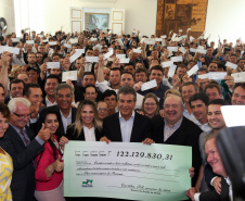 O governador Beto Richa repassou nesta terça-feira (30) mais uma cota extra do Imposto sobre Circulação de Mercadorias e Serviços (ICMS) aos 399 municípios do Paraná. Curitiba, 30/01/2018.Foto: Orlando Kissner/ANPr