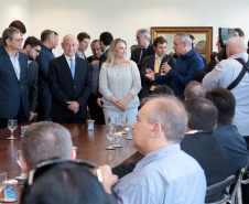 A governadora Cida Borghetti confirmou nesta quarta-feira (25) mais R$ 31,28 milhões para investimentos em 44 municípios, de todas as regiões do Paraná. O anúncio foi feito durante solenidade no Palácio Iguaçu, em Curitiba, na presença de deputados estaduais, secretários de Estado e prefeitos. Curitiba,25/04/2018 Foto:Jaelson Lucas / ANPr