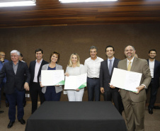 Municípios da região central, Sul e Centro-Sul do Paraná vão investir, com recursos do Governo do Estado, em obras de melhoria urbana, comprar máquinas e equipamentos rodoviários e veículos para uso em saúde, educação e outras áreas