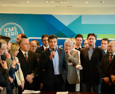 Richa anuncia redução de R$ 0,10 nas passagens de ônibus da RMC