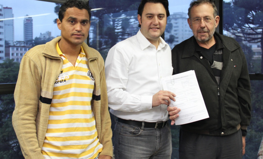 Ratinho Junior atende demandas dos municípios, uma delas de mais de uma década