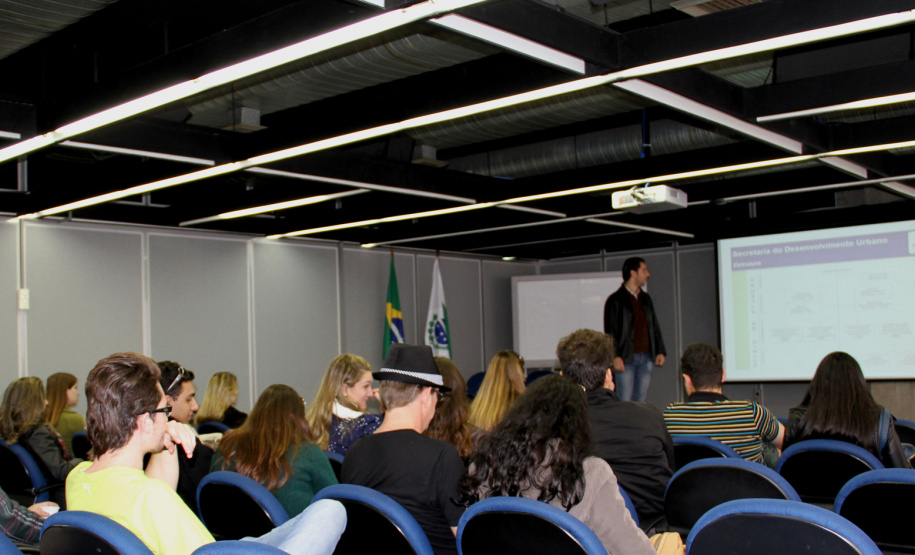 Estudantes do ES conhecem trabalho da Sedu e do Paranacidade