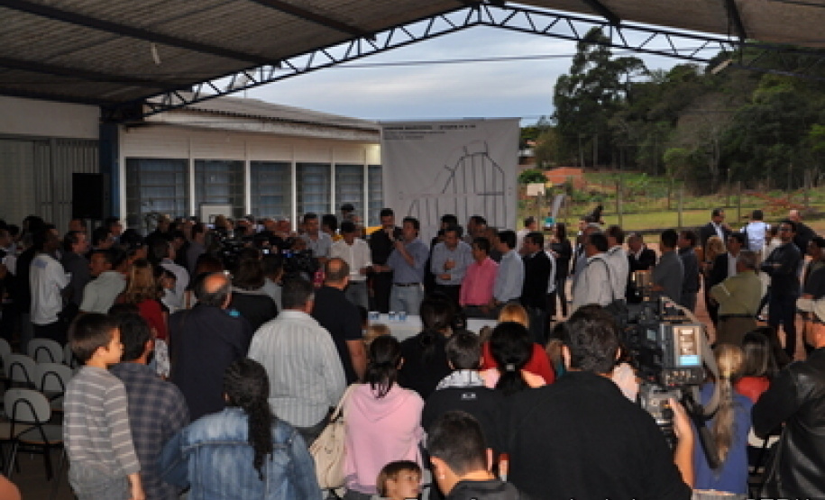 “Volume e velocidade é o ritmo deste governo”, diz Ratinho Junior na destinação de mais R$ 4 milhões aos municípios do Paraná.