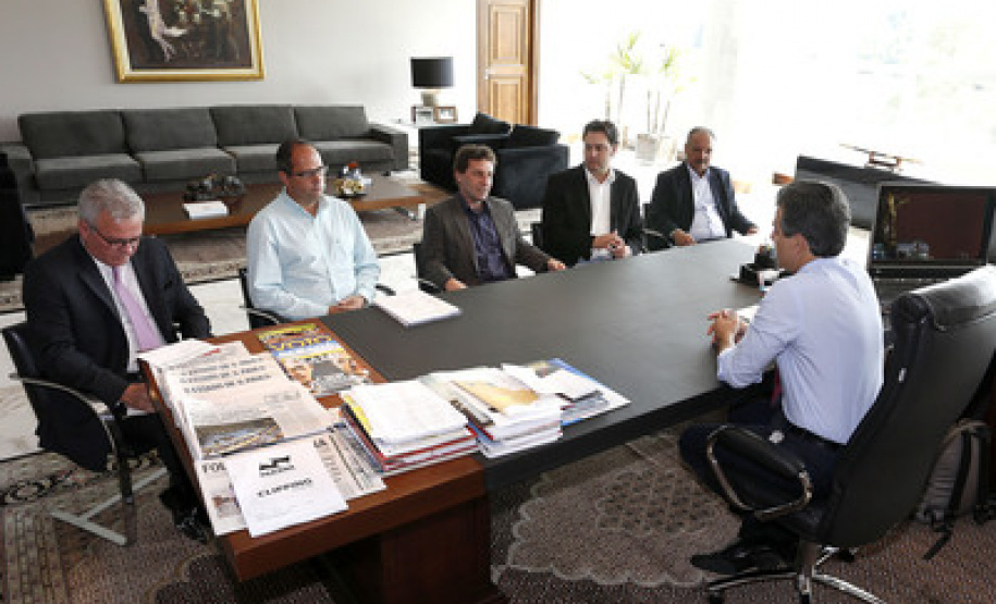 Richa anuncia, pela SEDU, financiamento de R$ 13 milhões para asfaltar 19 ruas em Piraquara