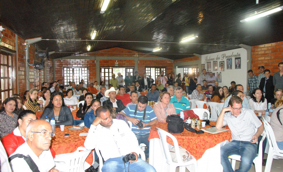 Mais de R$ 7,7 milhões são destinados a melhorias de 14  municípios do Paraná, pela SEDU