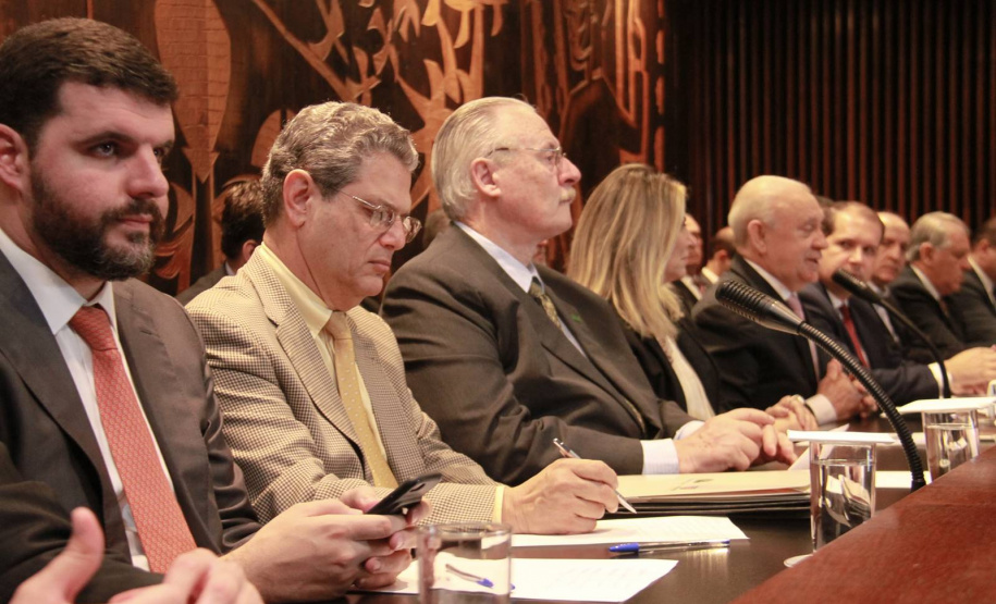 Prefeito de Coronel Vivida Frank Schiavini toma posse da presidência da AMP