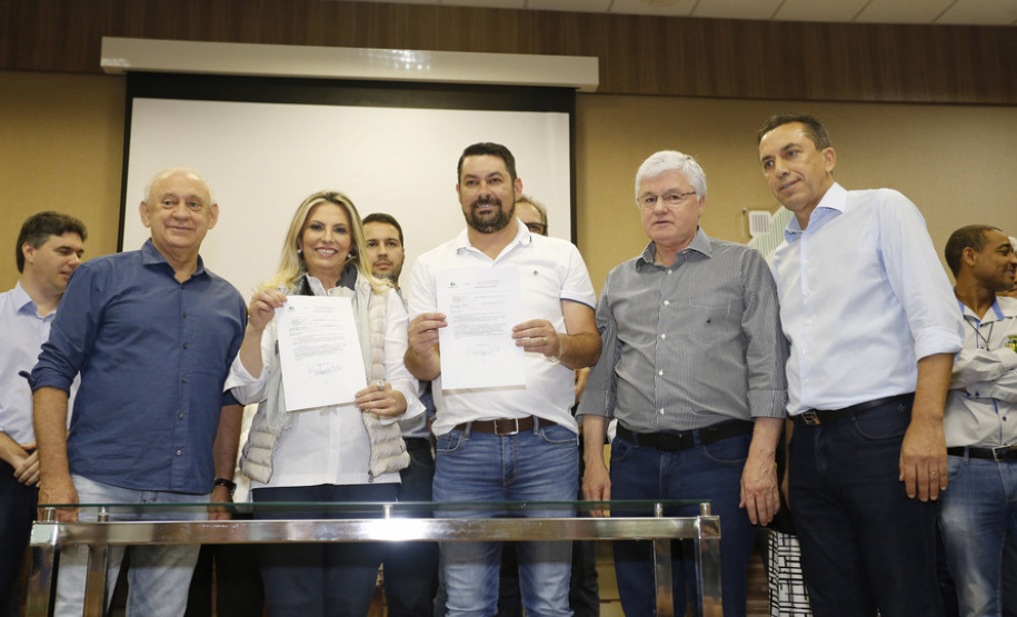 Governadora Cida Borghetti, em Francisco Beltrão, na sede da Associação dos Municípios do Sudoeste do Paraná (ANSOP), entrega 5 viaturas para a Polícia e autoriza licitações para construção de 21º Batalhão de Polícia Militar, assina convênios com a Secretaria de Estado do Desenvolvimento Urbano e Paranacidade com municípios da região.Francisco Beltrão, 26/07/2018.Foto: Arnaldo Alves/ANPr