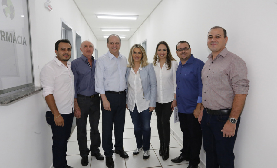 CIDA PARTICIPA DA FESTA DO TRABALHADOR EM QUINTA DO SOL. A governadora Cida Borghetti, participa da festa do Trabalhador em Quinta do Sol. Na oportunidade Cida assinou convênios, entregou viatura policial, caminhão de coleta de lixo, retroescavadeira e visitou a Unidade de Saúde da Família. Acompanharam a governadora, prefeito de Quinta do Sol, João Claudio Romero, deputados, Ricardo Barros e Maria Victória. Quinta do Sol, 27-04-18.Foto: Arnaldo Alves / ANPr.