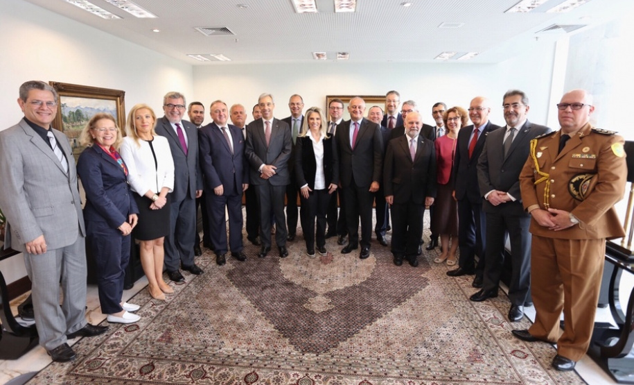 Governadora Cida Borghetti recebe a Missão Anual de Embaixadores da União Europeia que pela primeira vez acontece no Paraná.Curitiba, 03/05/2018.Foto: José Fernando Ogura/ANPr