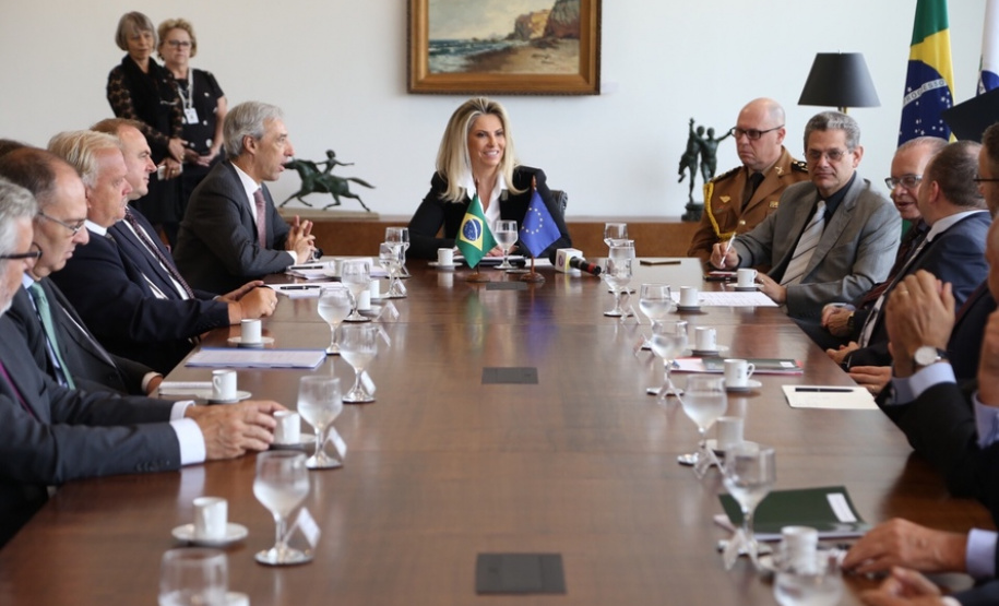 Governadora Cida Borghetti recebe a Missão Anual de Embaixadores da União Europeia que pela primeira vez acontece no Paraná.Curitiba, 03/05/2018.Foto: José Fernando Ogura/ANPr