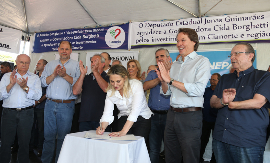 Cidade Gaúcha e Rondon investem em recape asfáltico e veículo