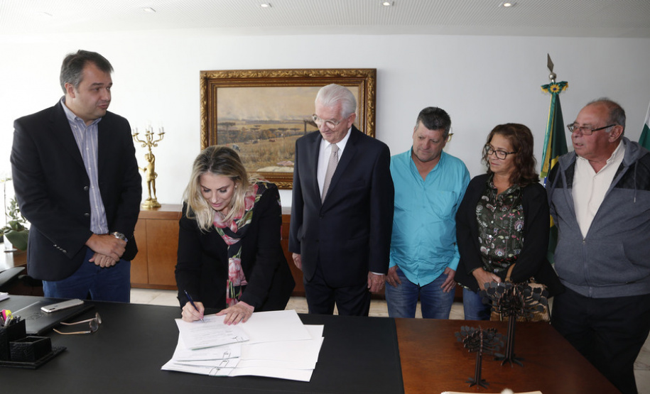 A governadora Cida Borghetti recebe prefeito de Guaratuba Roberto Cordeiro Justus. - Curitiba/Pr, 10 de maio de 2018 - Foto Jonas Oliveira/Governadoria
