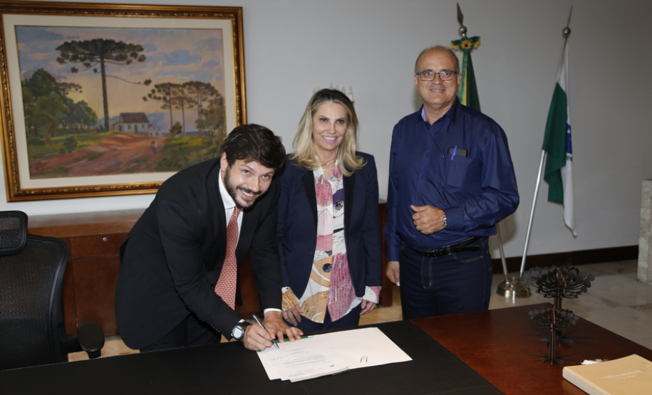 A governadora Cida Borghetti autorizou nesta terça-feira (15) a liberação de recursos que somam mais de R$ 2,6 milhões para os municípios de Prudentópolis, Ubiratã e Marumbi, que serão utilizados para pavimentação, construção de quadra esportiva, compra de veículos e projetos de meio ambiente.  Na foto, o prefeito de Marumbi, Adhemar Rejani. -    Curitiba, 15/05/2018   Foto: Jonas Oliveira/Governadoria