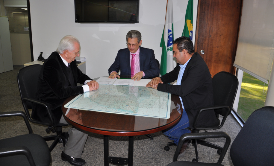 Mariluz recebe recursos do governo para asfaltar seis quadras