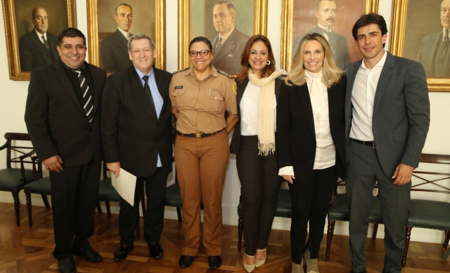 Assis Chateaubriand investe em equipamento hospitalar e asfalto