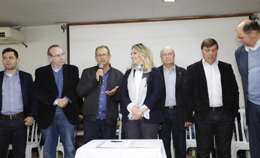 A governadora Cida Borghetti esteve em Umuarama, região noroeste do Paraná, onde assinou convênios para aquisição de veículos para atividades técnicas da secretaria municipal de Agricultura, com a secretaria de Desenvolvimento Urbano/Paraná Cidades, lançou o Diagnóstico Sócio-Econômico do Programa municipal para atração de investimentos no município de Umuarama e empossou a chefe do Ciretran, Silvia Cristina Vendrame e Marcelo Alvarenga Panizzi, como diretor-geral do Detran/Pr