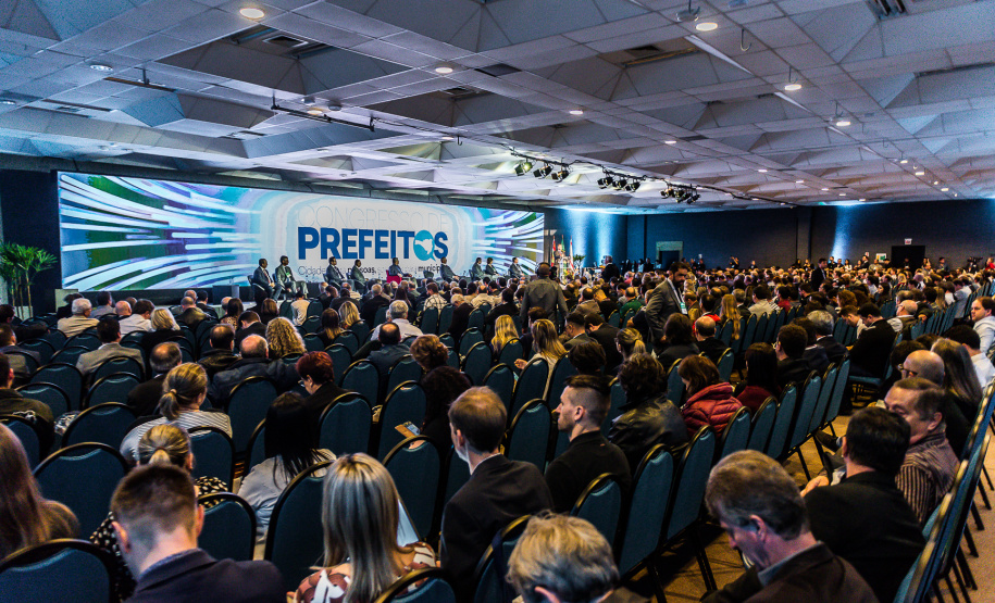 Silvio Barros participa de Congresso de Prefeitos em Santa Catarina