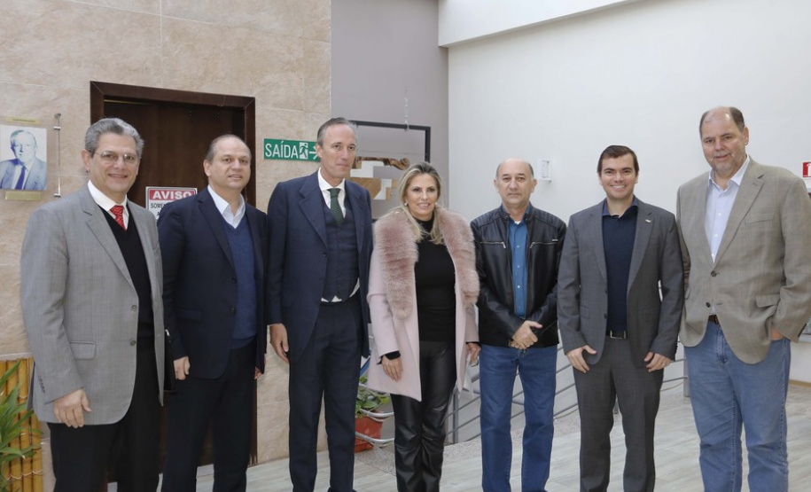 A governadora Cida Borghetti participou nesta sexta-feira (15), em Maringá, do Fórum Empresarial Metrópole Norte, e ressaltou a importância da organização das regiões para o crescimento ordenado do Estado. Participaram: diretor para o Brasil do Banco Mundial, Martin Raiser, presidente da ACIM, Michel Felippe Soares; secretário de Saúde, Antônio Carlos Nardi; o deputado, Evandro Junior, entre outros.Maringá, 15-06-18.Foto: Arnaldo Alves / ANPr.