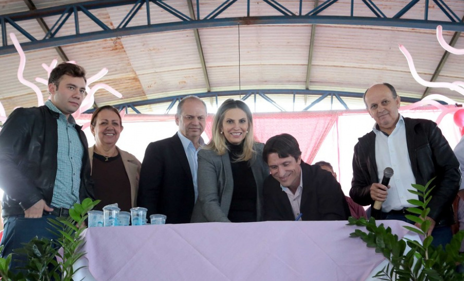 A governadora Cida Borghetti esteve nesta sexta-feira (15) em Engenheiro Beltrão para autorizar licitações de obras de melhoria e modernização da infraestrutura do município e para finalizar a construção do Centro de Educação Infantil Ana Zenir Salamoni Curi