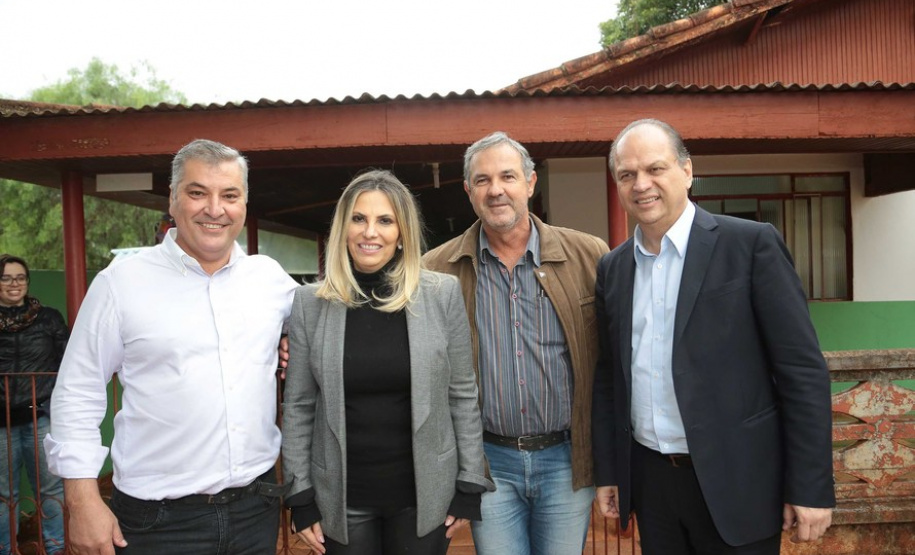 A governadora Cida Borghetti esteve nesta sexta-feira (15) em Engenheiro Beltrão para autorizar licitações de obras de melhoria e modernização da infraestrutura do município e para finalizar a construção do Centro de Educação Infantil Ana Zenir Salamoni Curi