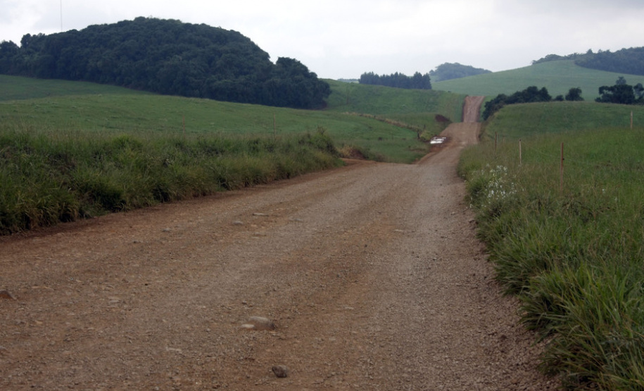 Obras Pavimentação ? Pavimentação de rodovia ? trecho de rodovia da PR 239 que será pavimentado pelo Governo do Estado e que liga Pitanga a Mato Rico ? Foto Jorge Woll ? SEIL/DER