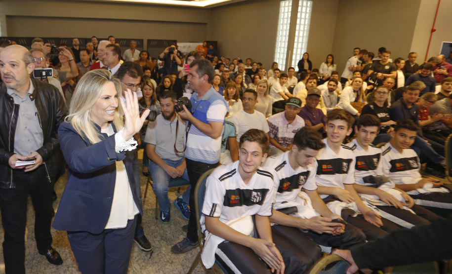 A governadora Cida Borghetti esteve em Ponta Grossa, nos Campos Gerais, onde firmou convênios para investimentos nos municípios da região