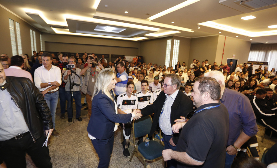 A governadora Cida Borghetti esteve em Ponta Grossa, nos Campos Gerais, onde firmou convênios para investimentos nos municípios da região