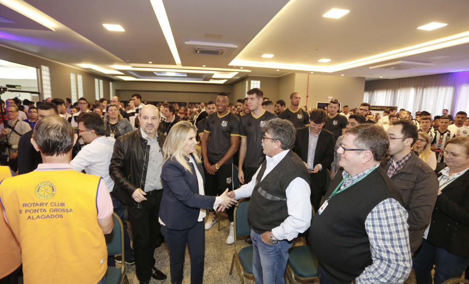 A governadora Cida Borghetti esteve em Ponta Grossa, nos Campos Gerais, onde firmou convênios para investimentos nos municípios da região