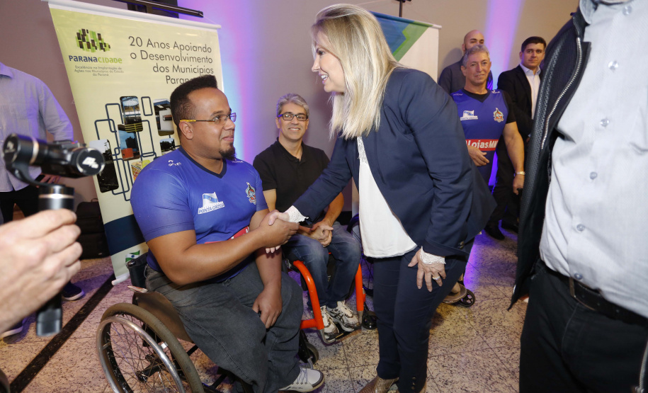 A governadora Cida Borghetti esteve em Ponta Grossa, nos Campos Gerais, onde firmou convênios para investimentos nos municípios da região