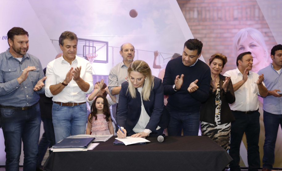 A governadora Cida Borghetti esteve em Ponta Grossa, nos Campos Gerais, onde firmou convênios para investimentos nos municípios da região