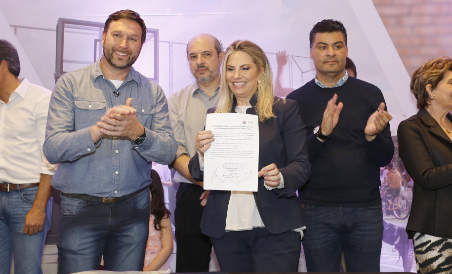 A governadora Cida Borghetti esteve em Ponta Grossa, nos Campos Gerais, onde firmou convênios para investimentos nos municípios da região