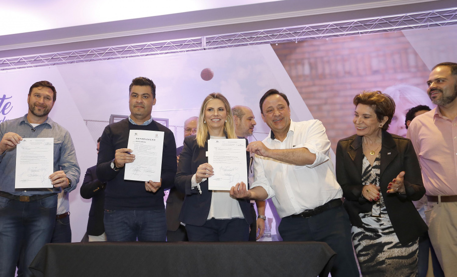 A governadora Cida Borghetti esteve em Ponta Grossa, nos Campos Gerais, onde firmou convênios para investimentos nos municípios da região