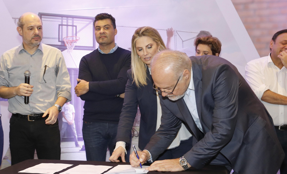 A governadora Cida Borghetti esteve em Ponta Grossa, nos Campos Gerais, onde firmou convênios para investimentos nos municípios da região