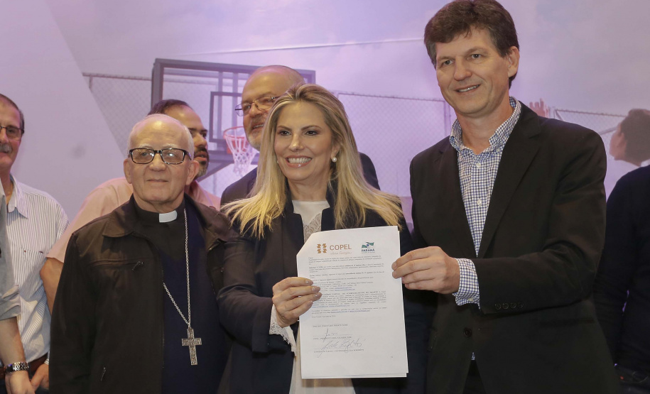 A governadora Cida Borghetti esteve em Ponta Grossa, nos Campos Gerais, onde firmou convênios para investimentos nos municípios da região