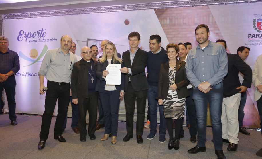 A governadora Cida Borghetti esteve em Ponta Grossa, nos Campos Gerais, onde firmou convênios para investimentos nos municípios da região