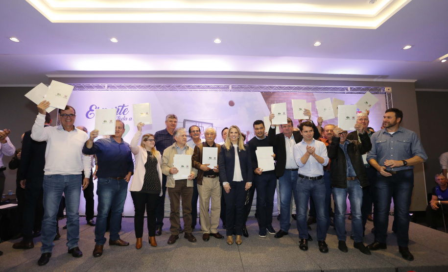 A governadora Cida Borghetti esteve em Ponta Grossa, nos Campos Gerais, onde firmou convênios para investimentos nos municípios da região