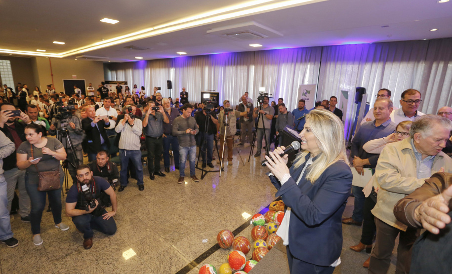 A governadora Cida Borghetti esteve em Ponta Grossa, nos Campos Gerais, onde firmou convênios para investimentos nos municípios da região