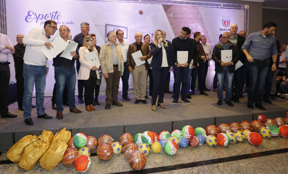 A governadora Cida Borghetti esteve em Ponta Grossa, nos Campos Gerais, onde firmou convênios para investimentos nos municípios da região