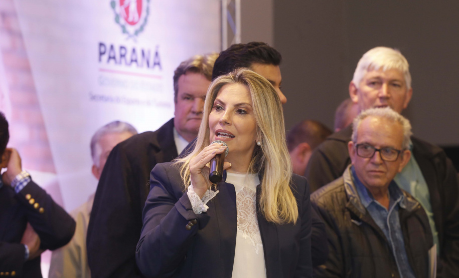 A governadora Cida Borghetti esteve em Ponta Grossa, nos Campos Gerais, onde firmou convênios para investimentos nos municípios da região