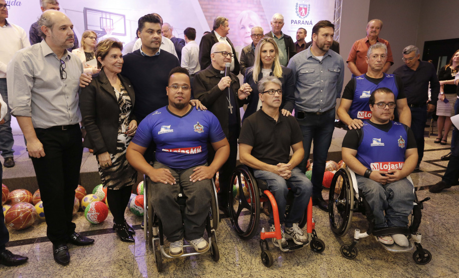 A governadora Cida Borghetti esteve em Ponta Grossa, nos Campos Gerais, onde firmou convênios para investimentos nos municípios da região