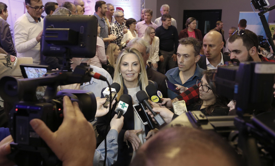 A governadora Cida Borghetti esteve em Ponta Grossa, nos Campos Gerais, onde firmou convênios para investimentos nos municípios da região