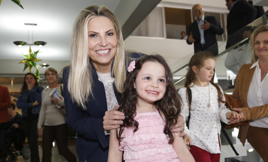 A governadora Cida Borghetti esteve em Ponta Grossa, nos Campos Gerais, onde firmou convênios para investimentos nos municípios da região