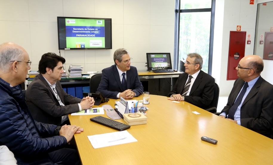 Secretário estadual do Desenvolvimento Urbano, Silvio Barros recebe técnicos do Ministério das Cidades.  Curitiba, 06/11/2018  -  Foto: Jaelson Lucas/ANPr