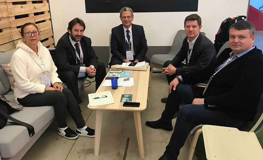 Paraná assina acordo com Programa Cidades do Pacto Global da ONU O Governo do Paraná, por meio do Paranacidade, firmou na quarta-feira (7), em Madri (Espanha), acordo com o Programa de Cidades do Pacto Global da Organização das Nações Unidas (UN Global Compact Cities Programme - Onu) para a implementação do projeto City Partnership Challenge no Estado (parceria de desafios entre cidades). - Foto: Divulgação SEDU